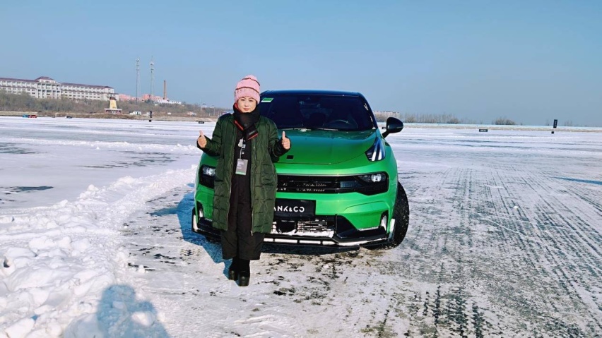 试驾官丨国产性能车天花板，在雪地漂移是种什么体验？