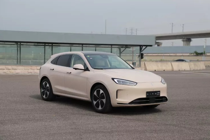 特斯拉的蝴蝶效应？ 问界M5EV／M7官降 最高降3万元 下一个会是谁