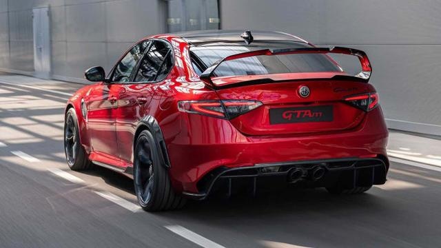 阿尔法·罗密欧Giulia GTA/GTAm官图发布