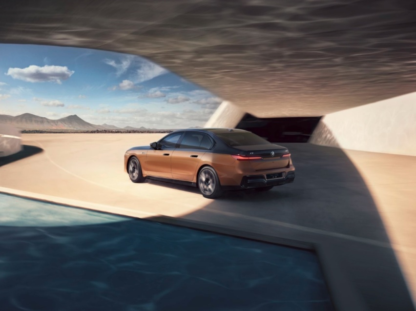 不卖情怀的创新纯电动BMW i7，到底有多猛？