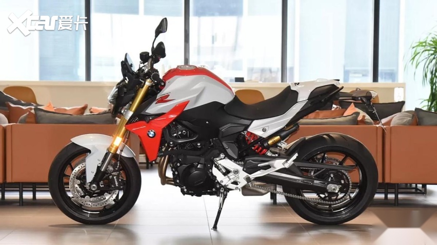 资讯|驰骋在速度与激情之间:运动街车宝马f900r,10.59万元起售