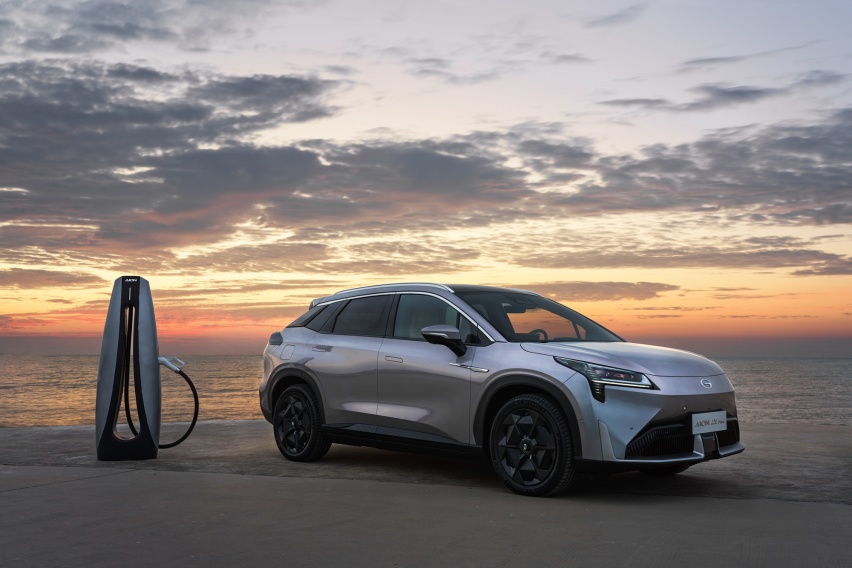 AION LX Plus：我的续航不算多，打个对折也就500KM吧