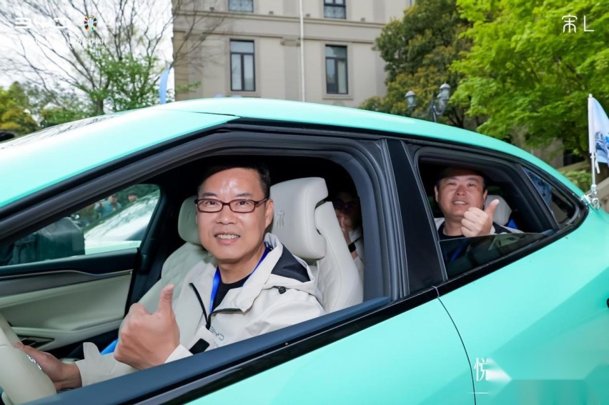 实测续航达成率114.04%！媒体深度体验比亚迪宋L横跨六城