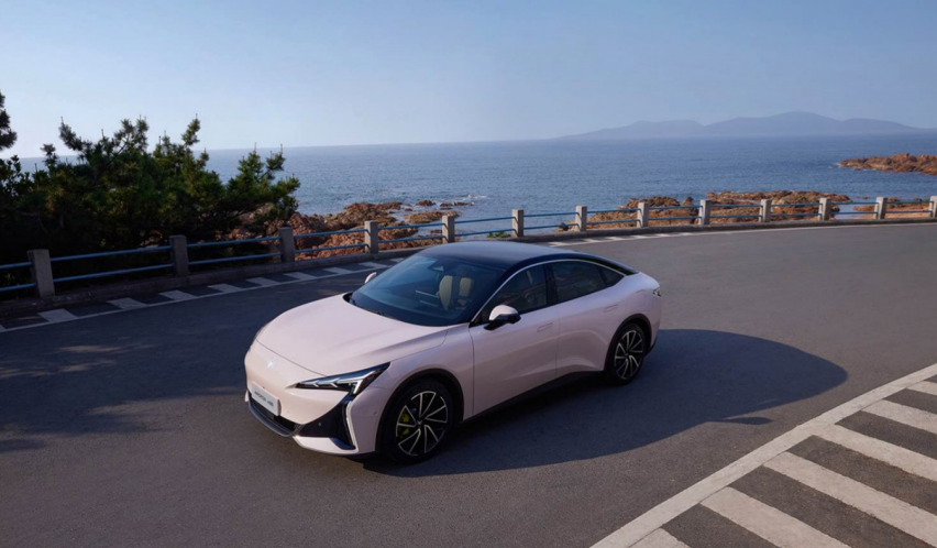 全系宁德时代上车！极狐阿尔法S5全新车型限时12.88万起售