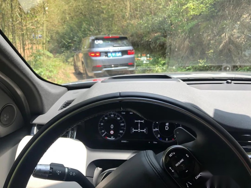搭48V轻混，终端优惠大，沃尔沃XC60和路虎发现运动，谁更好？