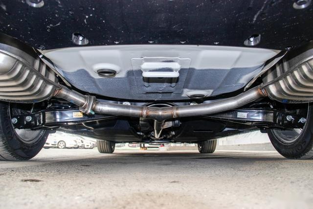不到20万的长轴中型车，起亚K5对比现代索纳塔
