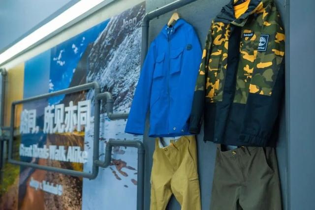 Jeep大切诺基携手Timberland，车辙与脚印重合重新注解“探索”