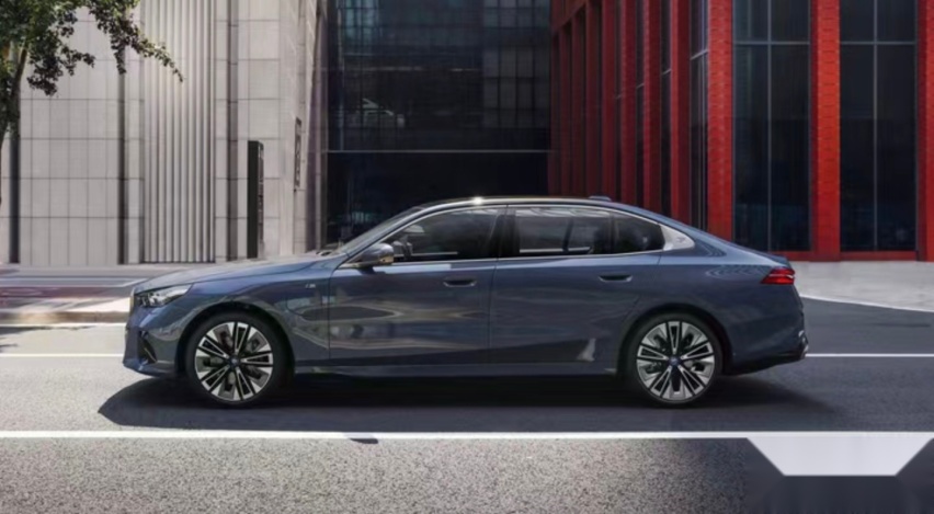 又大又运动的全新BMW 5系，独特的“商务休闲”范