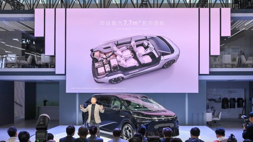 扶摇架构再进化 超智驾大七座小鹏X9 38.8万元起广州车展预售