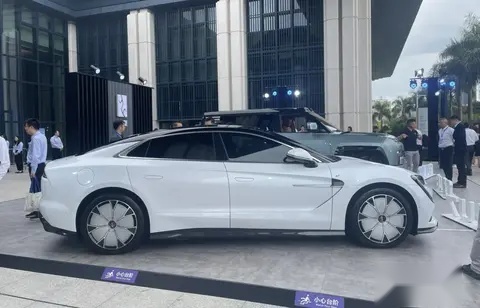 上市将近！仰望U7量产版亮相，灯组造型微调