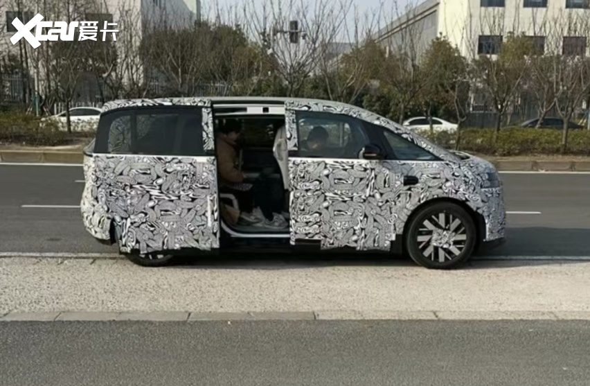 而根据此前谍照显示,新车或还将采用电动侧滑门