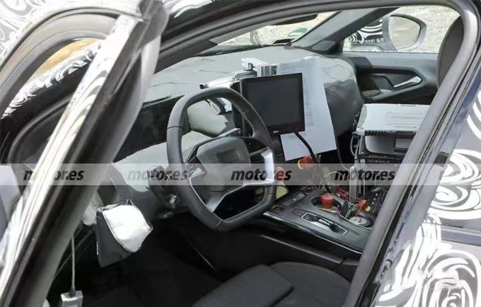 全新奥迪A4L曝光，轴距加长，入门车型将换装1.5T