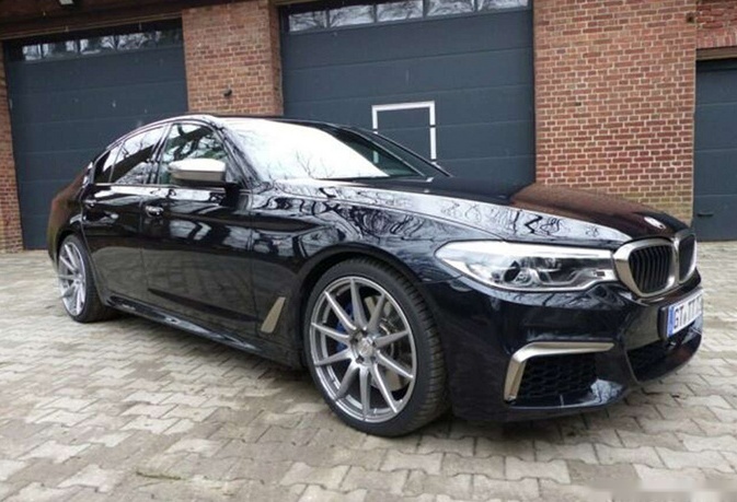 搭载4.4T V8发动机 全新宝马M550i实拍图