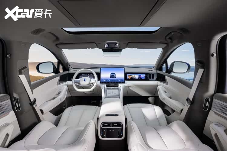 预售31.98万起，腾势N8L全系标配易三方、云辇-A+路面预瞄2.0