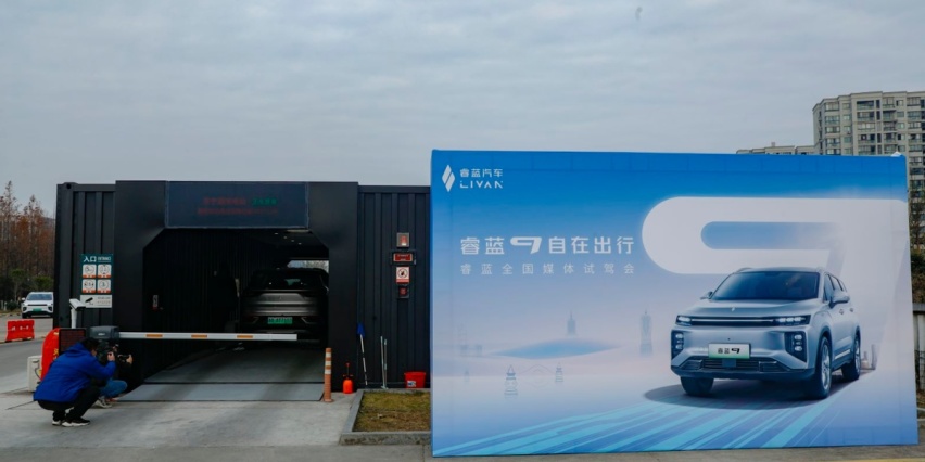 试驾睿蓝9丨换电1分钟续航400km+,7座大空间实用性拉满