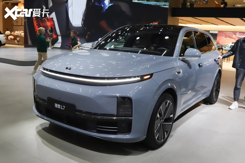 领克800谍照曝光，采用Y字大灯，定位大5座SUV，填补27万价格空缺