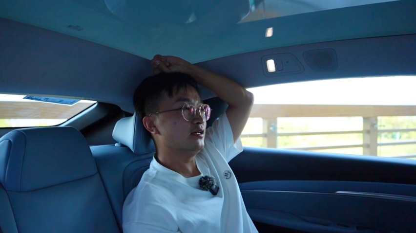 好看好开还不贵？详细体验小鹏MONA M03，年轻人第一台操控神器？