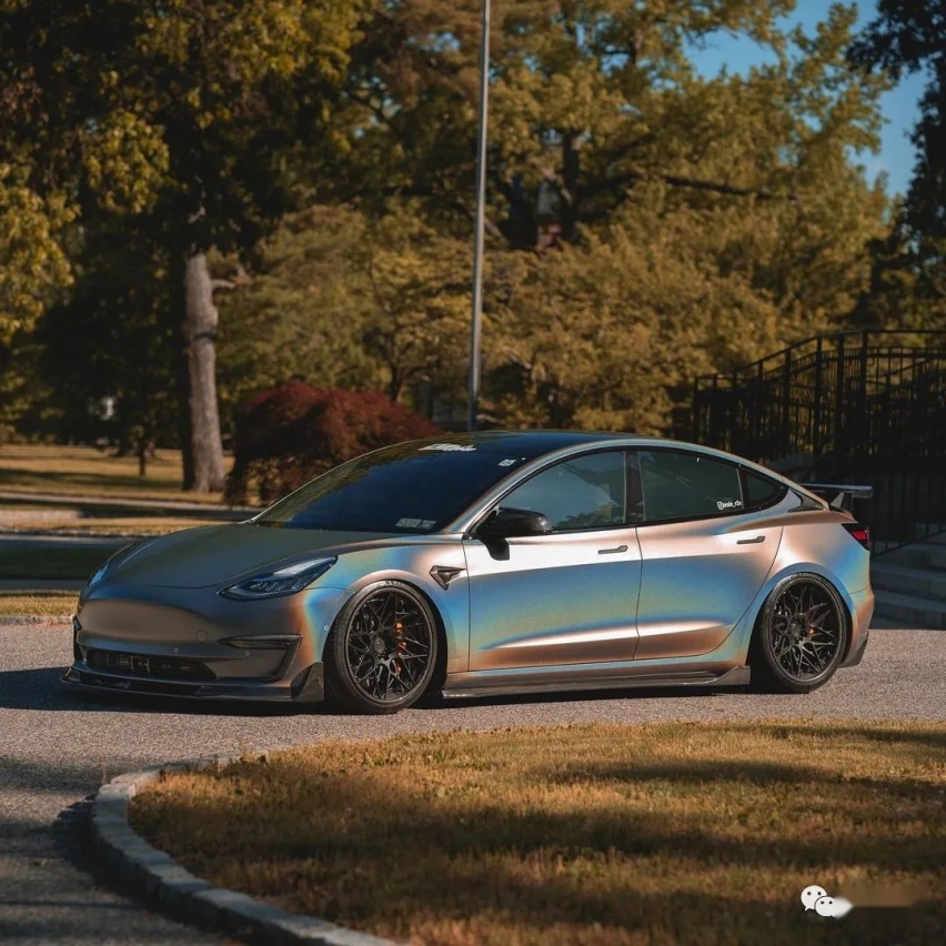 特斯拉Model 3配碳纤维轮毂，降低簧下质量更能刹得住？