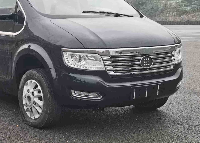 东风风光大型MPV曝光，车长超5.9米，重达3.5吨，这是啥车？