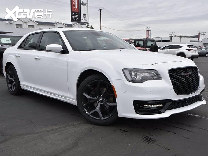 克莱斯勒300s海外实拍 熏黑套件加持 运动感十足