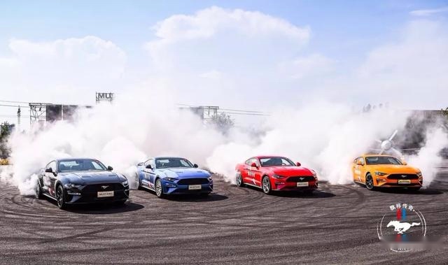 和开着Mustang的飘移大神Jr一起“杀死”轮胎