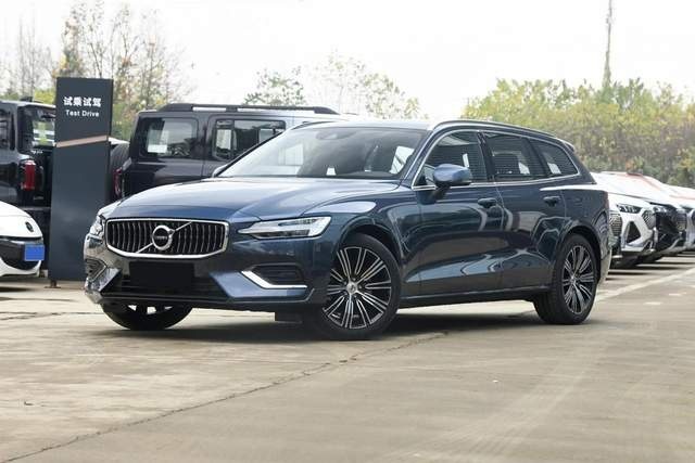 原装进口2.0T+8AT，运动堪比3系，沃尔沃V60为什么叫好不叫座？