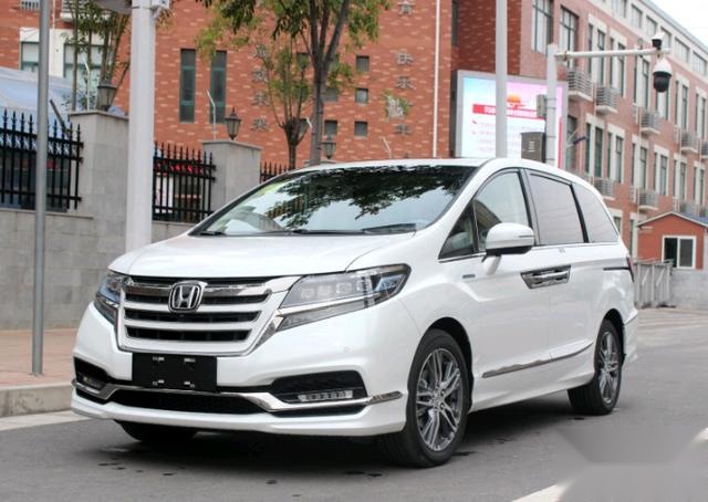 这是真正的中国特供版MPV，重2吨，每公里花费0.4元