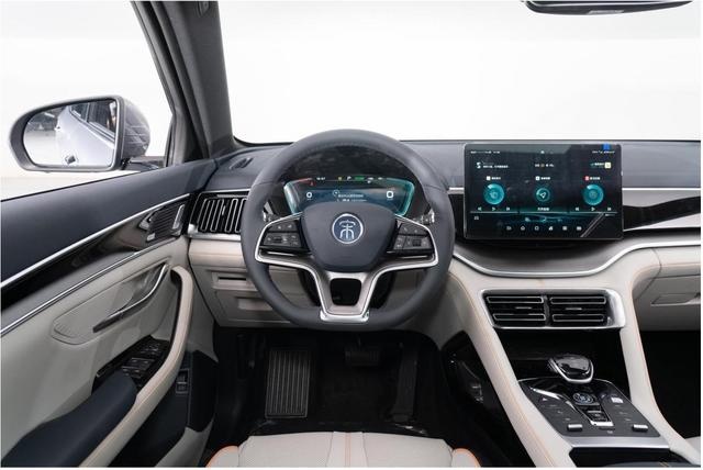 零跑C11 PK宋PLUS EV：豪华与智能竟可兼得？