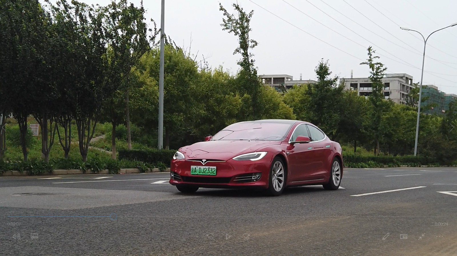 ���{ȼ��܇�ĵ�λ ��˹��2019��Model S�L�m�����w�