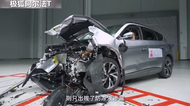 撞赢特斯拉不算完，为什么说极狐是最安全的高端智能纯电汽车