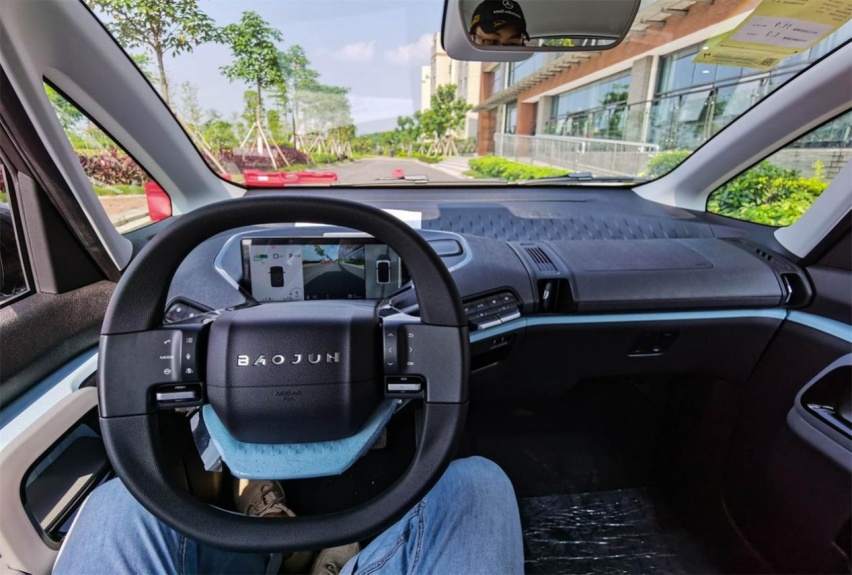 新宝骏E300怎么样？宝马X5车主一口气入手两台，越看越顺眼