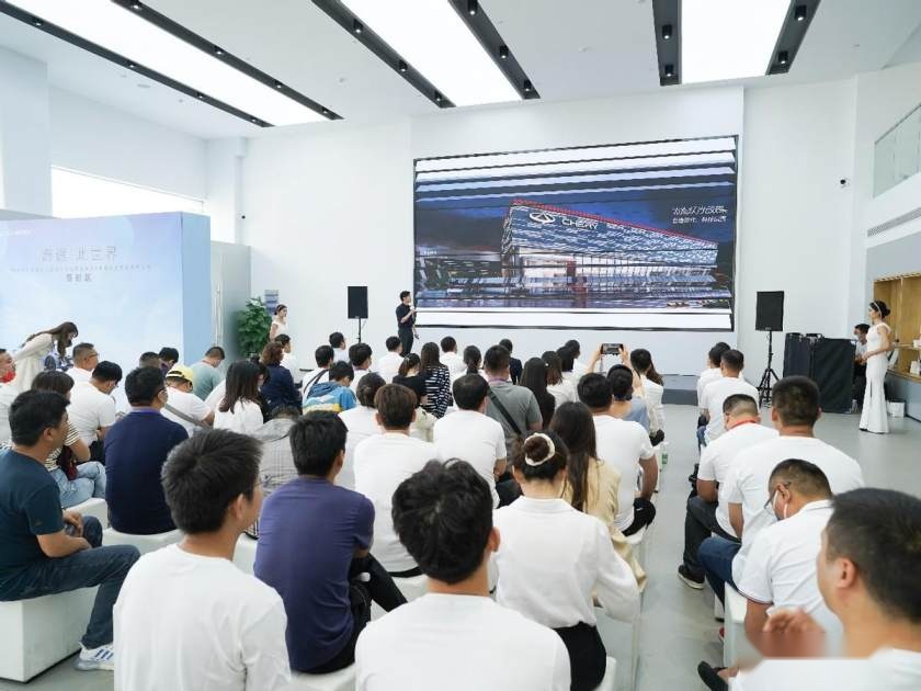 卉眼识车|奇瑞全新体验中心品牌体验日暨艾瑞泽8首批车主交车