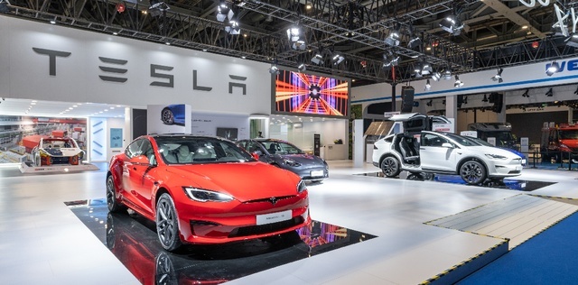 Model S/X Plaid国内首秀，特斯拉进博会上释放“纯电掌控力