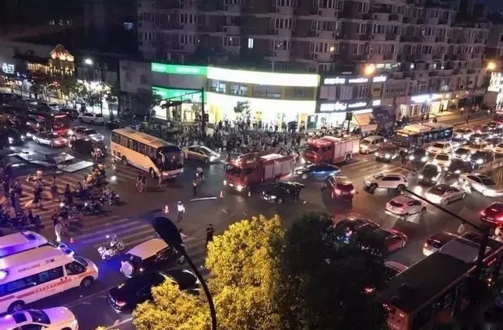 判刑6年！老司机的“陋习”再不改，还得诞生多少“奔驰女司机”