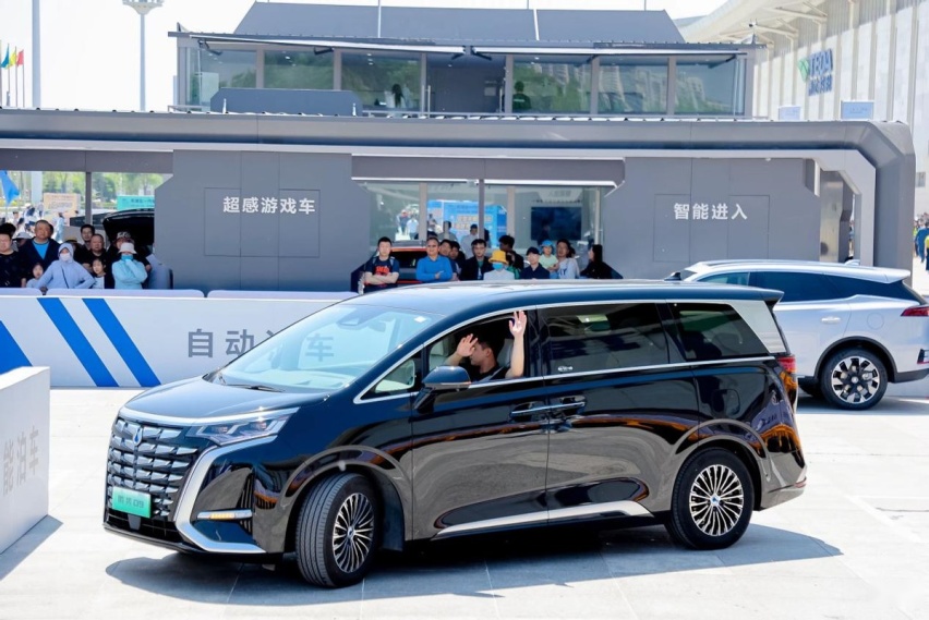 定义新时代智能汽车！比亚迪智能化街区亮相2024兰州国际车展