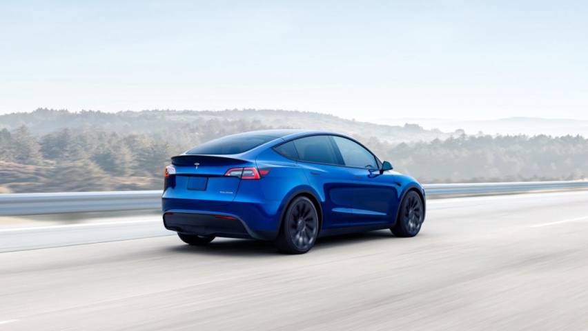 凯迪拉克纯电锐歌大战特斯拉Model Y，谁会脱颖而出？