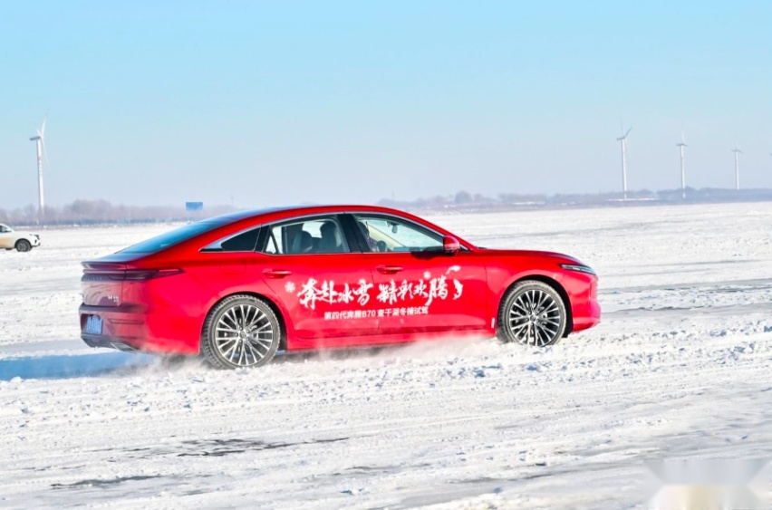 2.0T+6AT/打造国民家轿 试驾第四代奔腾B70