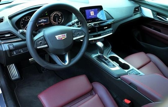 凯迪拉克CT4，极具性价比的豪车，全新设计语言冲击消费者