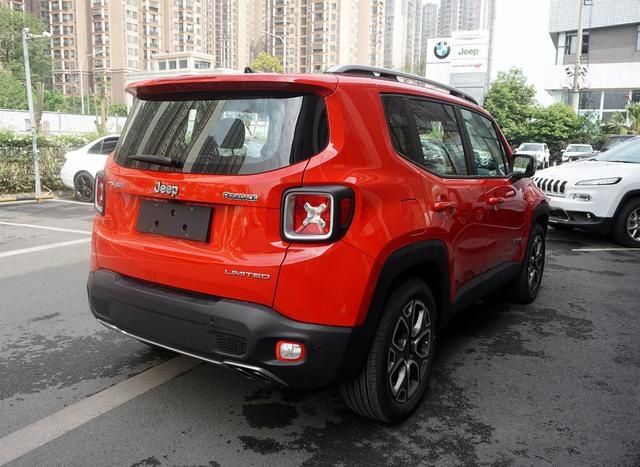 跌破10万的JEEP自由侠,标配四轮独悬,油耗仅6L,不应被冷落