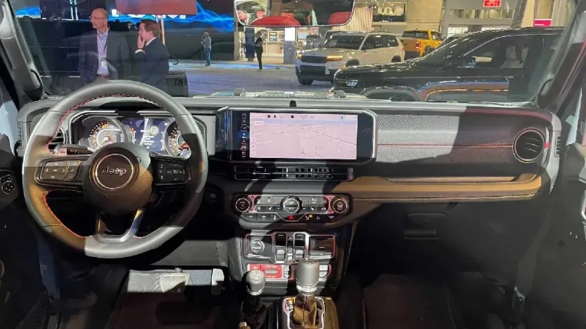 新款Jeep 牧马人亮相车展，经典中网再设计外，造型更硬派拉风