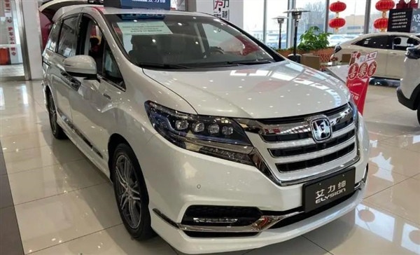四驱的MPV，偏家用风丰田赛那，能动摇别克GL8？