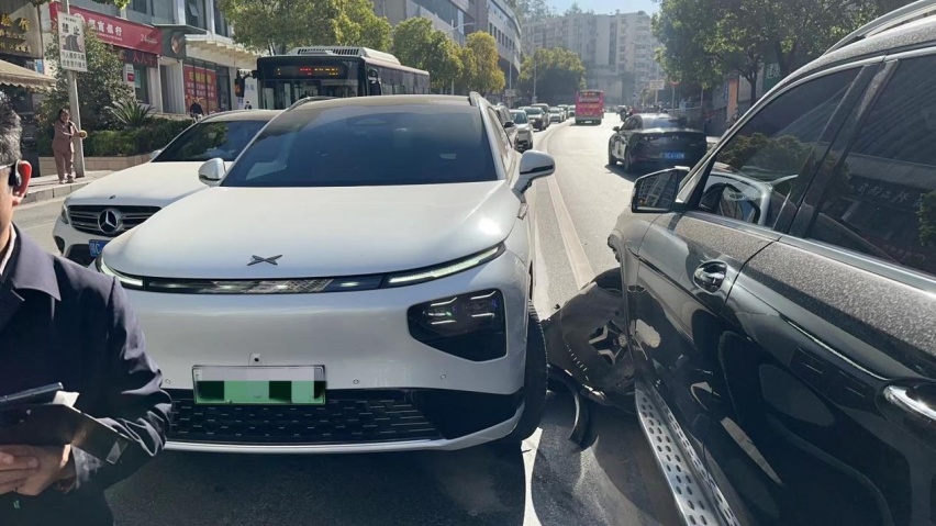 50万内最硬SUV？小鹏G9跟奔驰GLS发生碰撞，结果让人吃惊！
