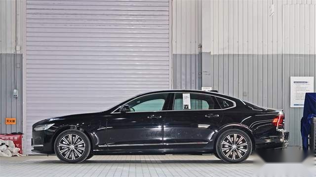豪华插混中大型车，S90续航、动力更强，配置不如A6L？