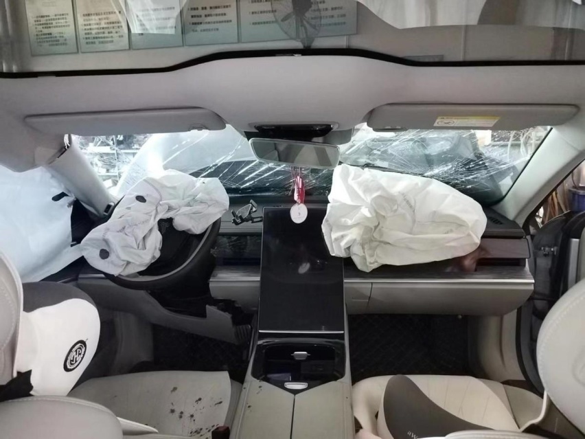哪吒S的安全性怎么样？ 看看这些实际案例，只能说牛！