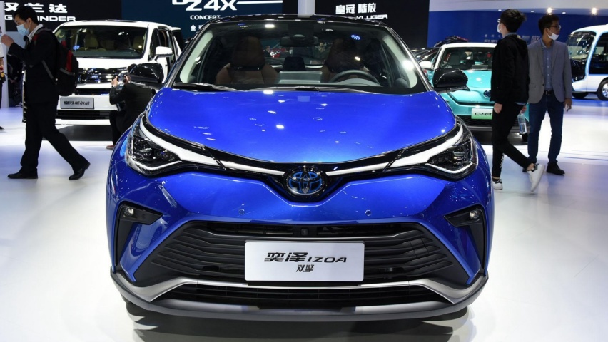 省1.2L油耗多花近3万，买奕泽IZOA双擎是不是更值？