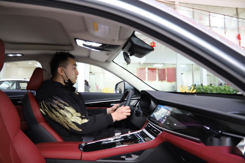 换装全新家族前脸 实拍2021款长安CS85 COUPE