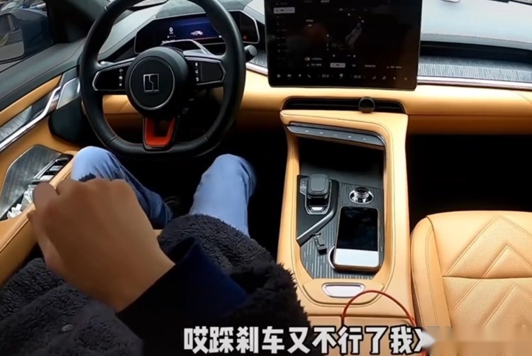 挂D档座椅自动后移？它简直是“BUG之王”！