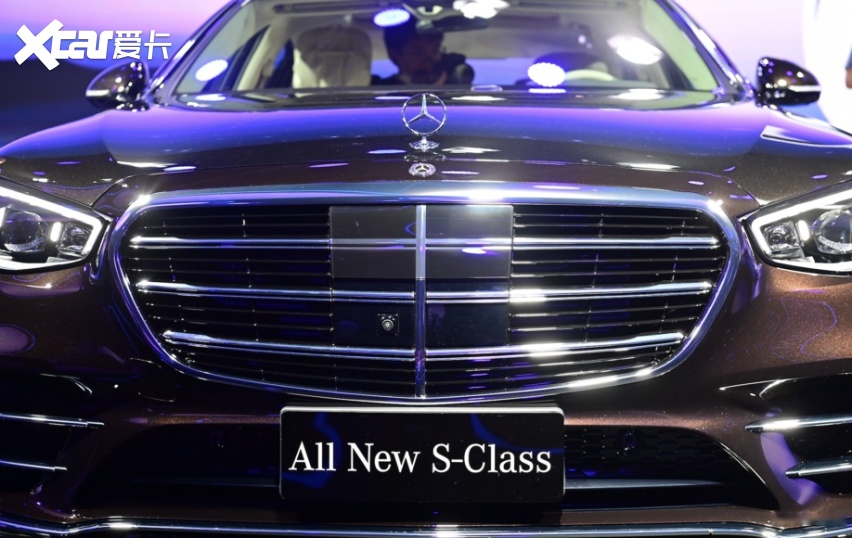 配备后排安全气囊,屏幕实现裸眼3d效果,全新奔驰s级首发亮相