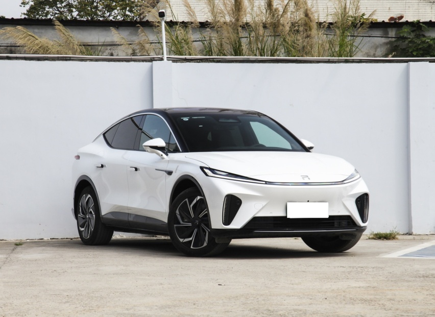 上汽打造的新款豪车，长4米9续航642公里，造型大气，27.99万起