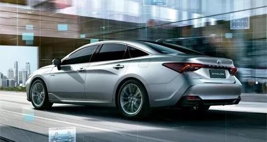 26万大号B级车，亚洲龙PK金牛座，谁是真正巨无霸
